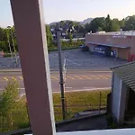 Kjellerleilighet I Fana Til Leie-med Gratis Parkering Og Mange Kollektiv Reisemuligheter דירה