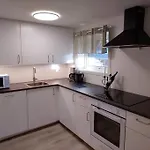 דירה Kjellerleilighet I Fana Til Leie-med Gratis Parkering Og Mange Kollektiv Reisemuligheter ברגן