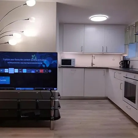 Kjellerleilighet I Fana Til Leie-med Gratis Parkering Og Mange Kollektiv Reisemuligheter شقة *