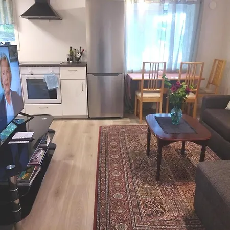 Kjellerleilighet I Fana Til Leie-med Gratis Parkering Og Mange Kollektiv Reisemuligheter ברגן