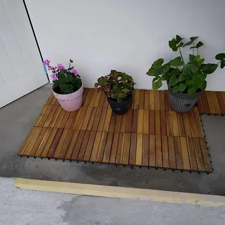 Kjellerleilighet I Fana Til Leie-med Gratis Parkering Og Mange Kollektiv Reisemuligheter Leilighet