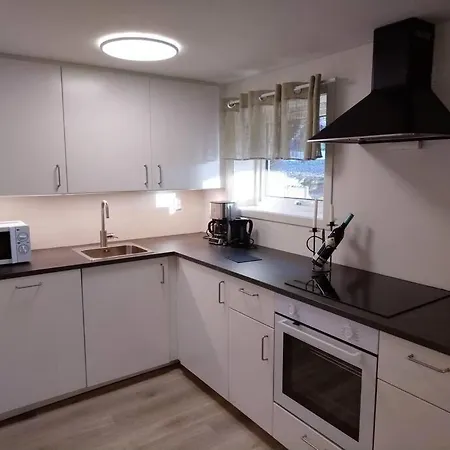 Apartman Kjellerleilighet I Fana Til Leie-med Gratis Parkering Og Mange Kollektiv Reisemuligheter Bergen