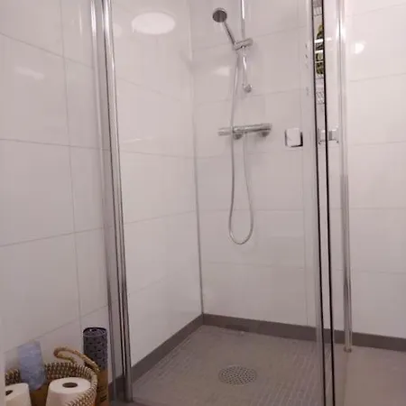 Kjellerleilighet I Fana Til Leie-med Gratis Parkering Og Mange Kollektiv Reisemuligheter