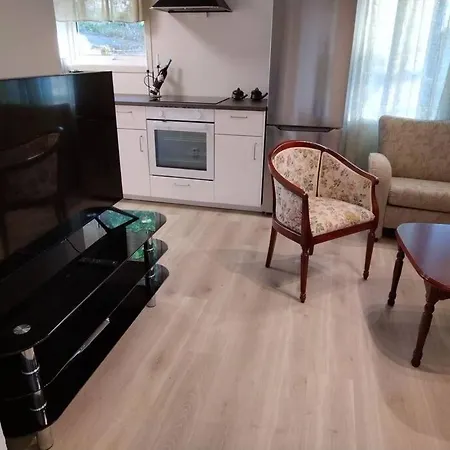 Kjellerleilighet I Fana Til Leie-med Gratis Parkering Og Mange Kollektiv Reisemuligheter Apartment Bergen