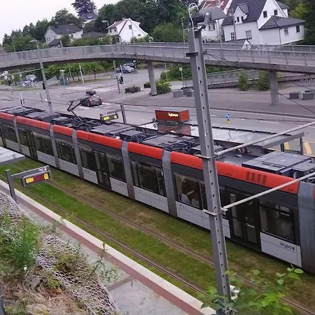 Kjellerleilighet I Fana Til Leie-med Gratis Parkering Og Mange Kollektiv Reisemuligheter 아파트 베르겐