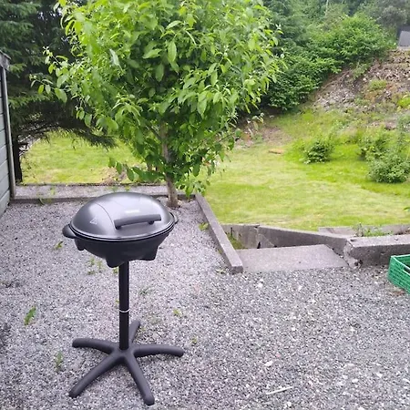 Kjellerleilighet I Fana Til Leie-med Gratis Parkering Og Mange Kollektiv Reisemuligheter * 베르겐
