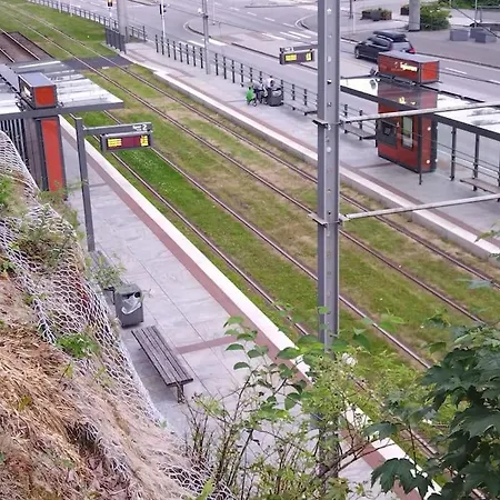 Kjellerleilighet I Fana Til Leie-med Gratis Parkering Og Mange Kollektiv Reisemuligheter *