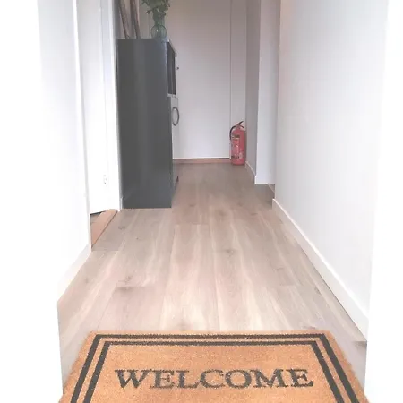 Kjellerleilighet I Fana Til Leie-med Gratis Parkering Og Mange Kollektiv Reisemuligheter Apartment *