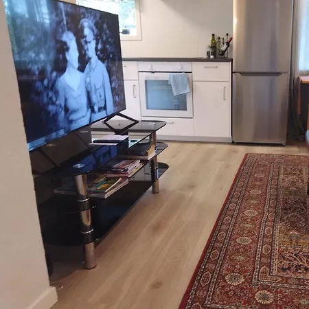 Kjellerleilighet I Fana Til Leie-med Gratis Parkering Og Mange Kollektiv Reisemuligheter * Bergen