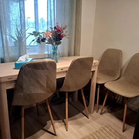 Lejlighed Kjellerleilighet I Fana Til Leie-med Gratis Parkering Og Mange Kollektiv Reisemuligheter *