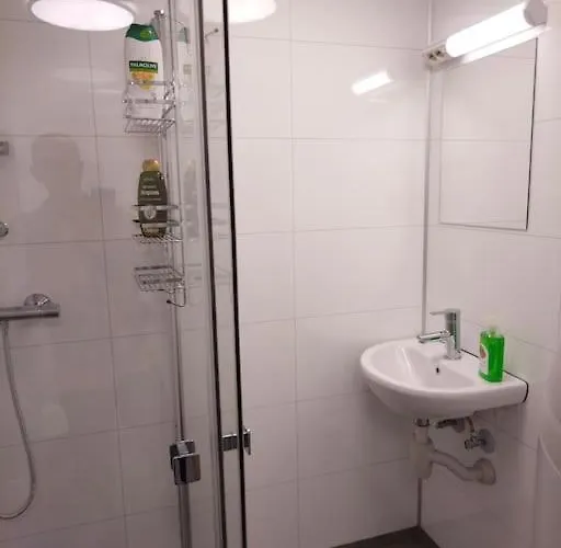 Kjellerleilighet I Fana Til Leie-med Gratis Parkering Og Mange Kollektiv Reisemuligheter *