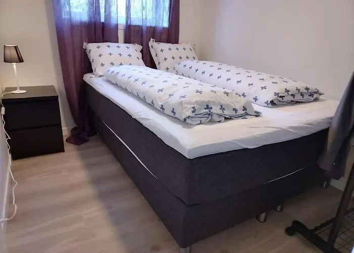 아파트 Kjellerleilighet I Fana Til Leie-med Gratis Parkering Og Mange Kollektiv Reisemuligheter *