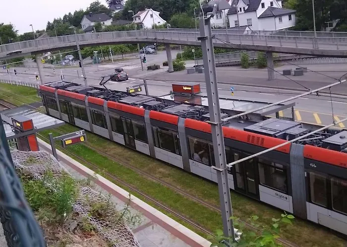 Kjellerleilighet I Fana Til Leie-med Gratis Parkering Og Mange Kollektiv Reisemuligheter 아파트 베르겐