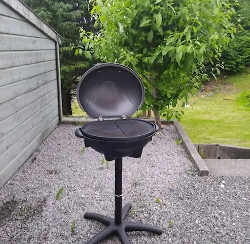 Kjellerleilighet I Fana Til Leie-med Gratis Parkering Og Mange Kollektiv Reisemuligheter 아파트