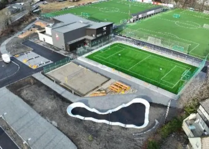 Kjellerleilighet I Fana Til Leie-med Gratis Parkering Og Mange Kollektiv Reisemuligheter Lägenhet *