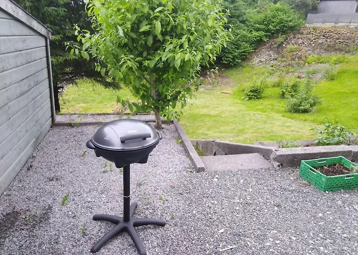 Kjellerleilighet I Fana Til Leie-med Gratis Parkering Og Mange Kollektiv Reisemuligheter * 베르겐