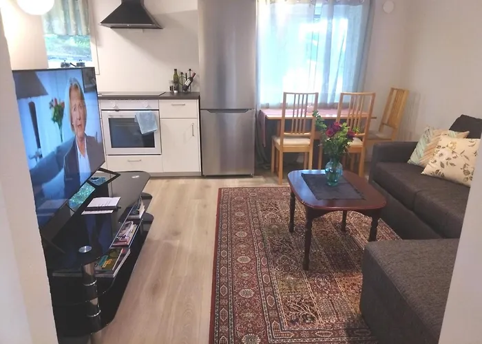 Kjellerleilighet I Fana Til Leie-med Gratis Parkering Og Mange Kollektiv Reisemuligheter 베르겐