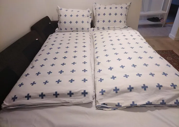 Kjellerleilighet I Fana Til Leie-med Gratis Parkering Og Mange Kollektiv Reisemuligheter 아파트