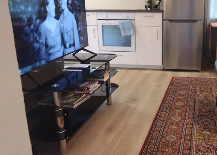 Kjellerleilighet I Fana Til Leie-med Gratis Parkering Og Mange Kollektiv Reisemuligheter * 베르겐