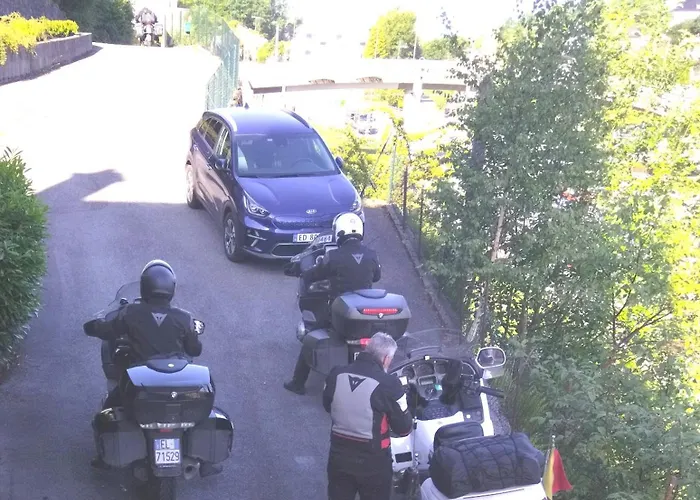 아파트 Kjellerleilighet I Fana Til Leie-med Gratis Parkering Og Mange Kollektiv Reisemuligheter 베르겐